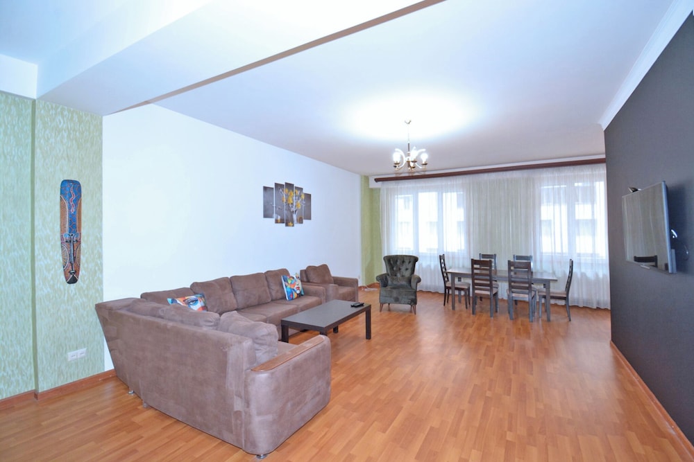 North Ave. Apartments by Luxe Group HH55