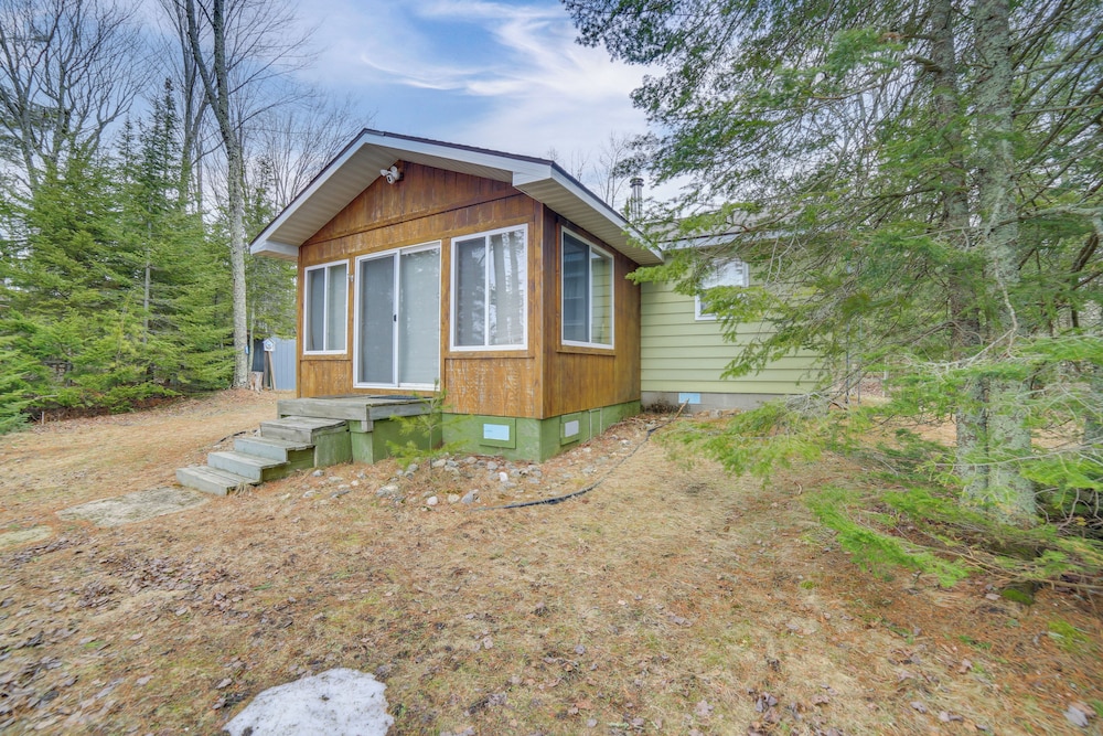 Dock & Fire Pit: Lakefront Cottage in Gould City!