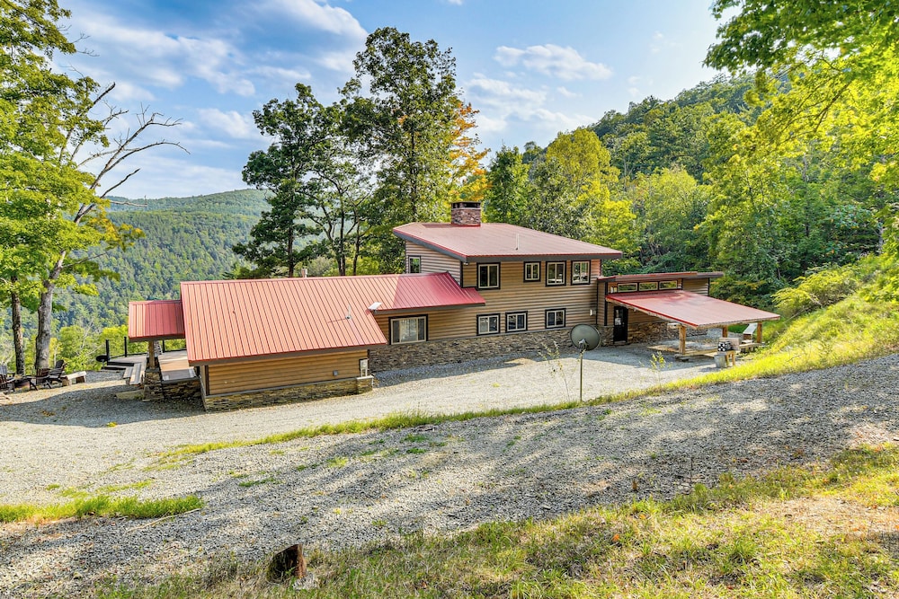 Luxe Cabin Compound 4 Mi to Cameron State Forest!