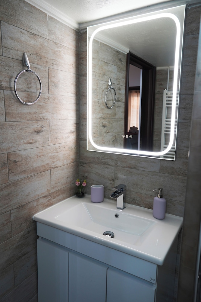 Athenian Petralona Suite
