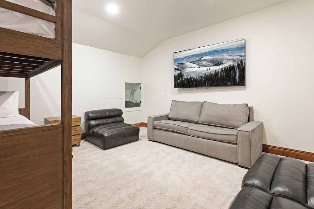 Grand Lodge - Penthouse #505 - Ski-in/ski-out 5 Bedroom Condo