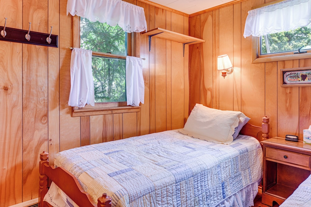 Dock & Rowboat: 'beechnut Bungalow' on Keuka Lake