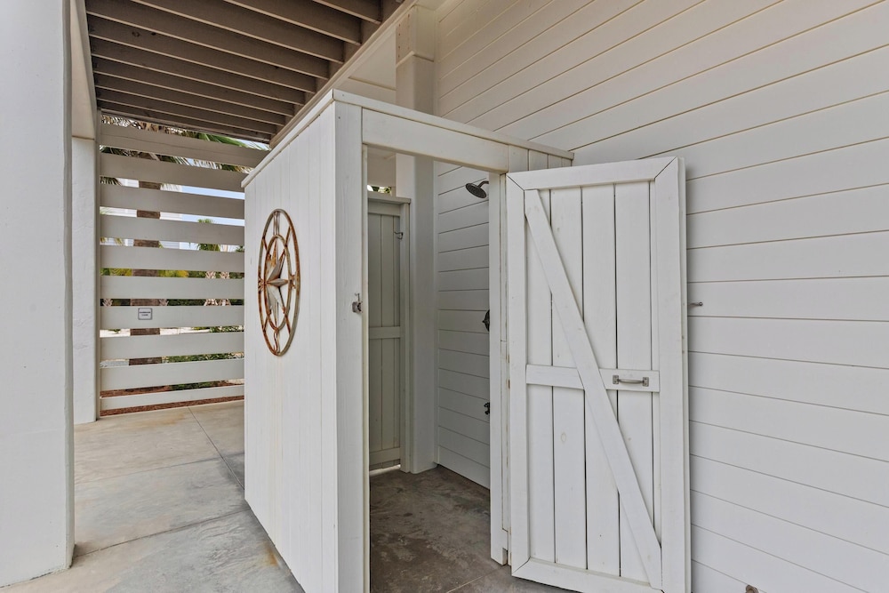 Beach House - Our Cabana by PHG