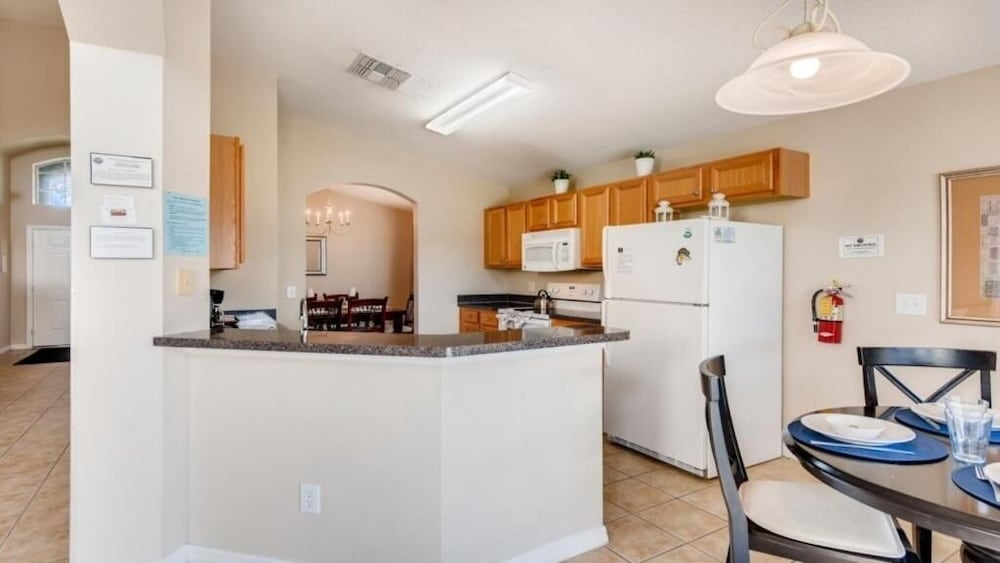 Emerald Magic - 5 Br W/ Private Pool -near Disney 5 Bedroom Villa