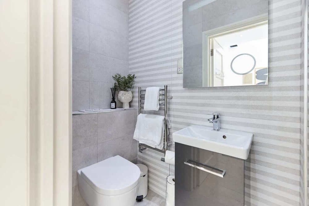 The Camden Park Place - Lovely 4bdr Flat With Garden