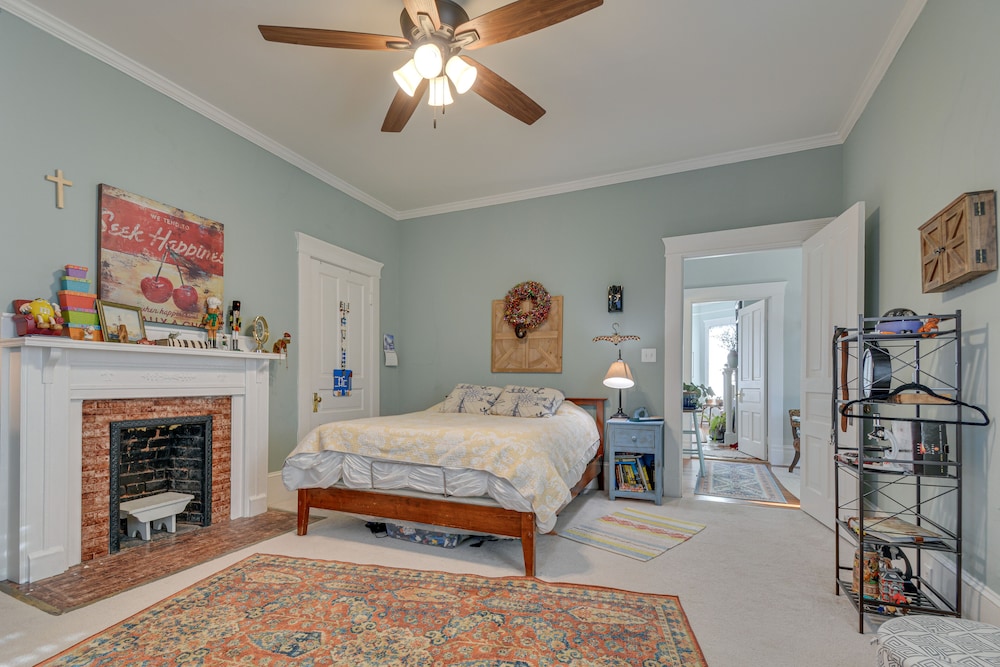 Opulent Home in Spring Hope w/ Pool & Hot Tub! view 4