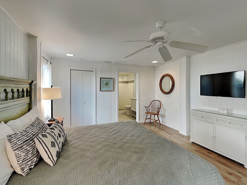 Polly's Place by Topsail Realty