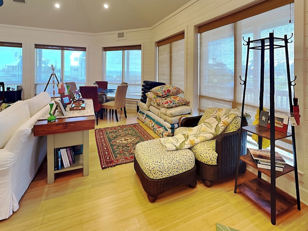 The Beachside Villa by Ryson Vacation Rentals