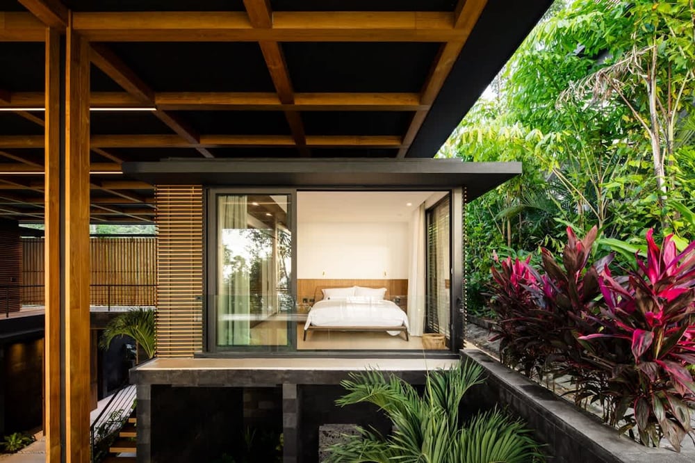 w Spectacular 4BR Villa in Costa Rica