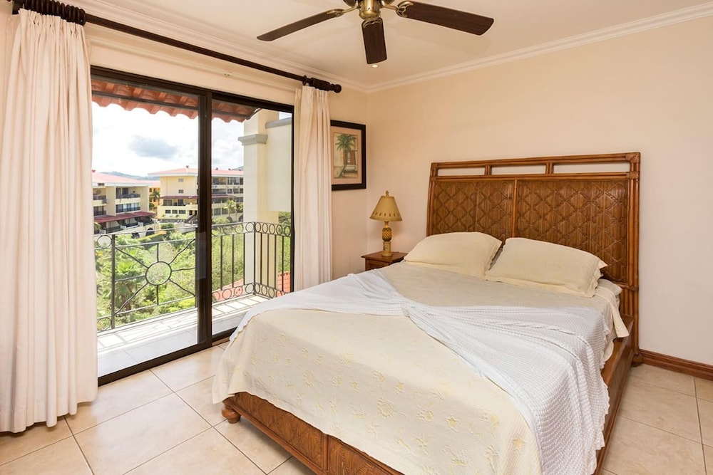 Luxury 4th-floor Suite With Pool and Endless Ocean Views view 4