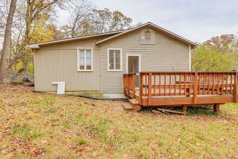 Walk Downtown: Takoma Park Escape w/ Large Yard!