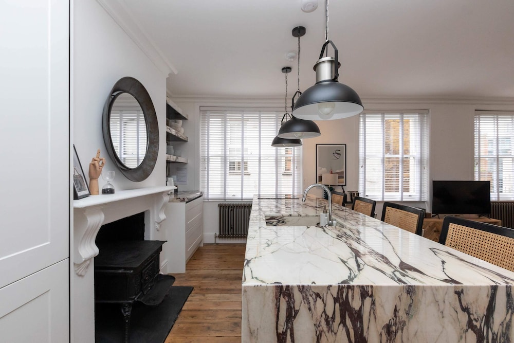 Stylish 2 Bedroom Apartment Near Oxford Street