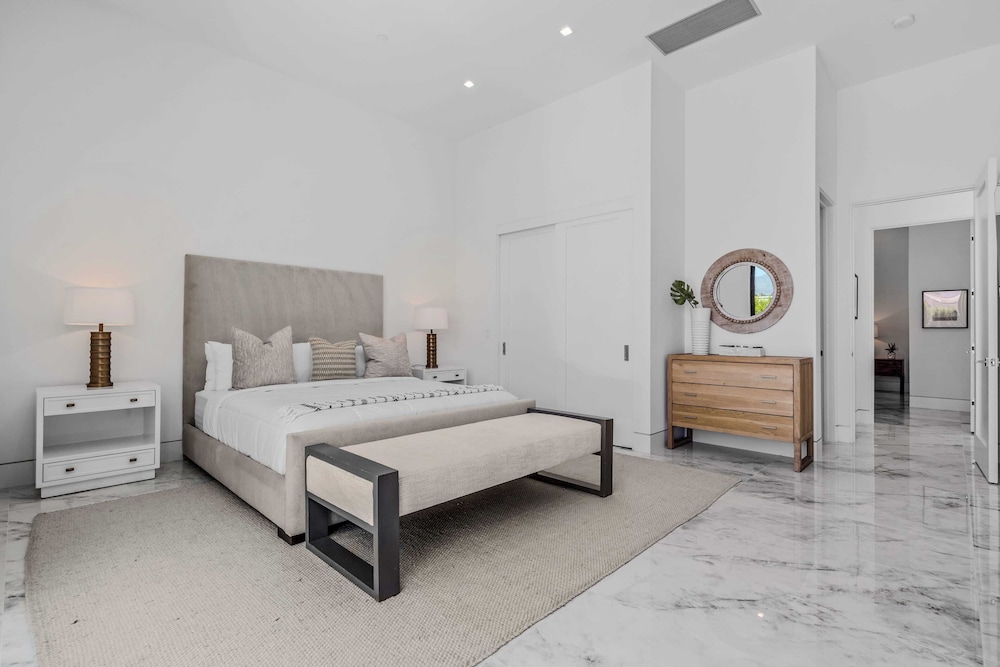Sleeps 54 3 Luxury Villas w/ Pool + Spa, Pickleball Bravo by Avantstay