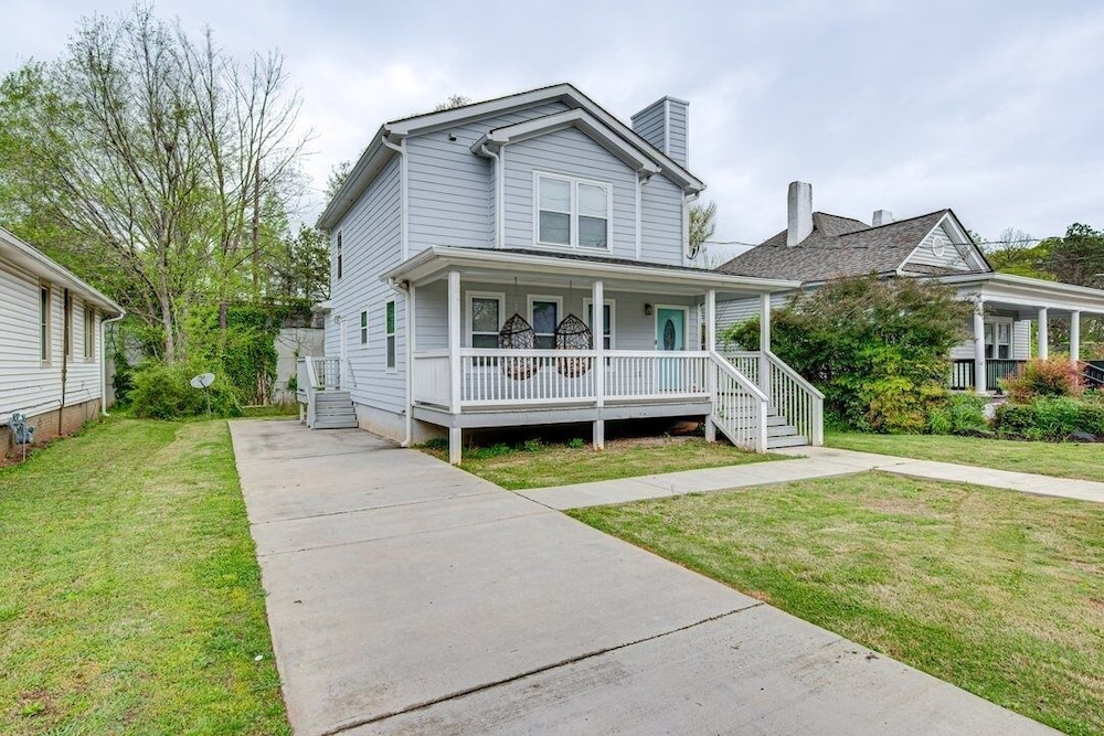 Spacious Family Retreat Near Airport 5 Bedroom Home