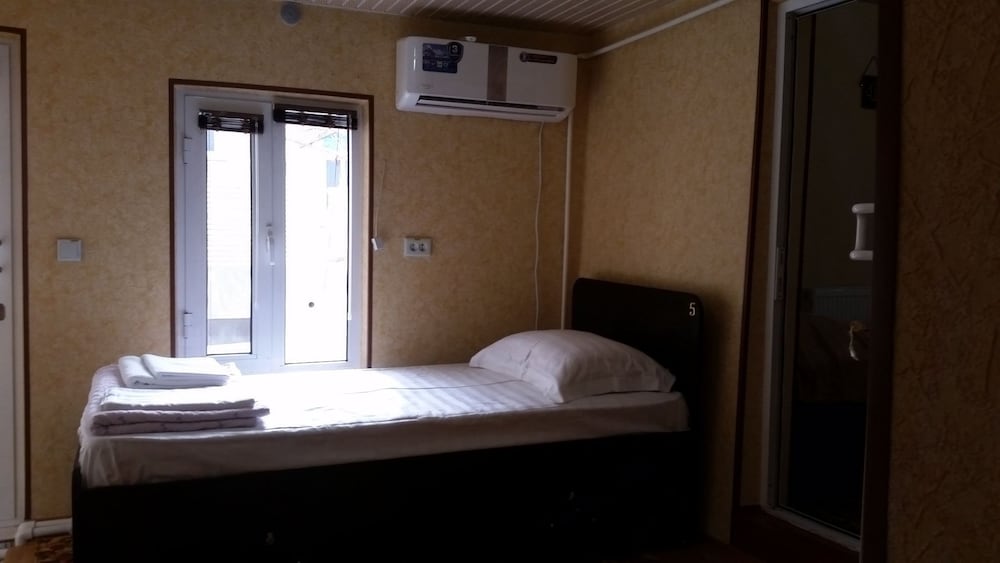 Payraviy Guest House - Hostel