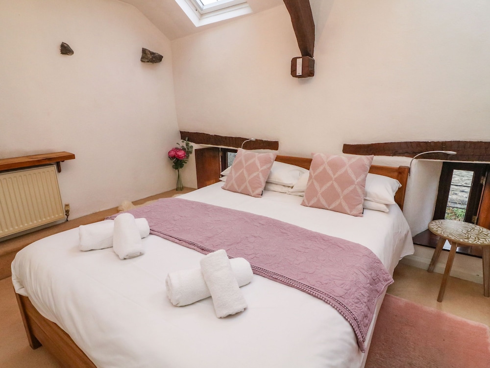 Courtyard Cottage view 4