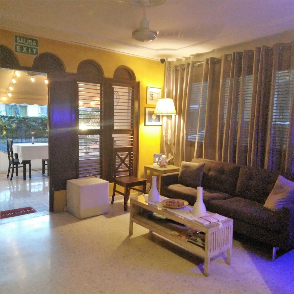 Via Emilia Bed and Breakfast Restaurante