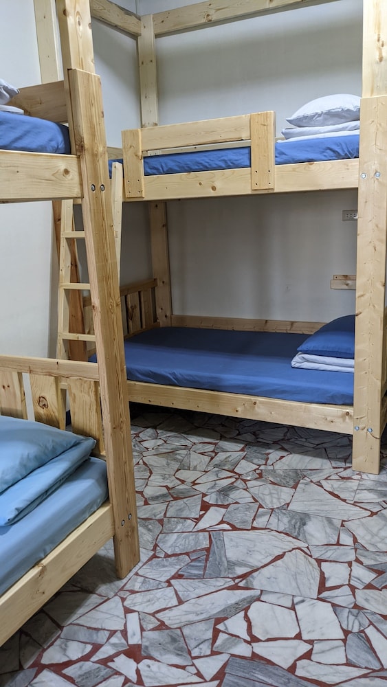 The Lodge for Cyclists - Hostel