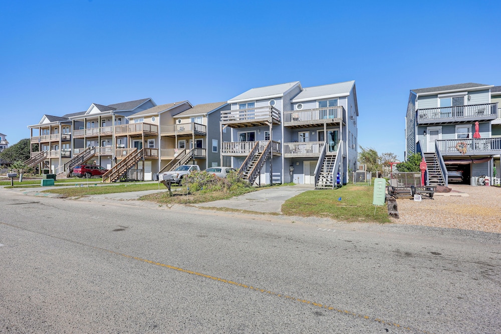Walk to Beach: Duplex in North Topsail Beach!