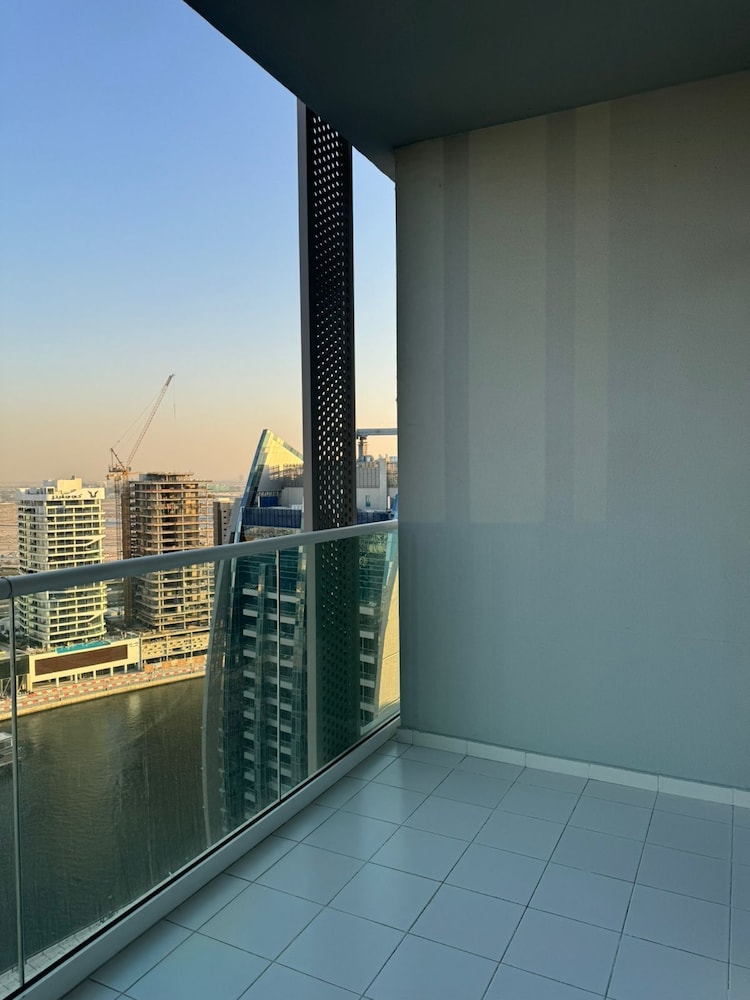 1BHK in Business Bay. Canal View