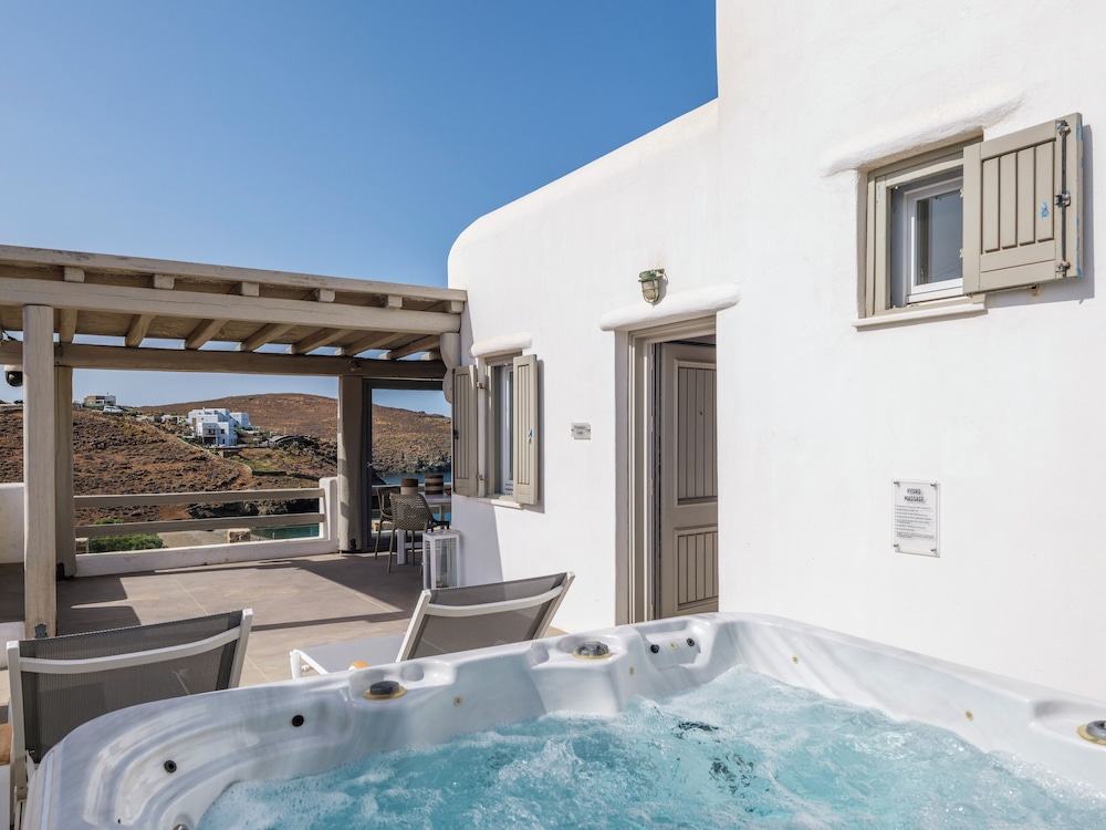 Mykonist Merchia Beach Villas & Suites