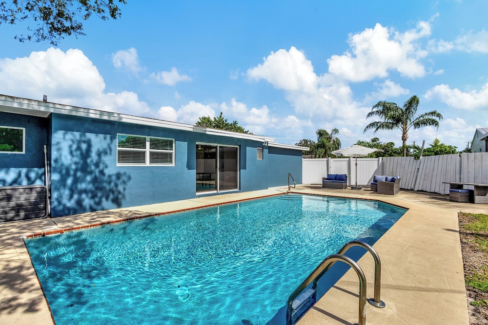 Sunshine Villa w/ Private Pool