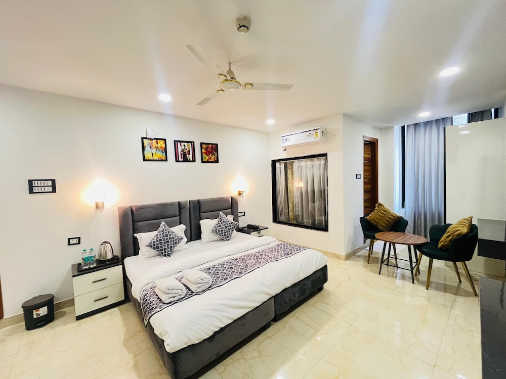 Roomshala 183 Hotel Aroma Chattarpur