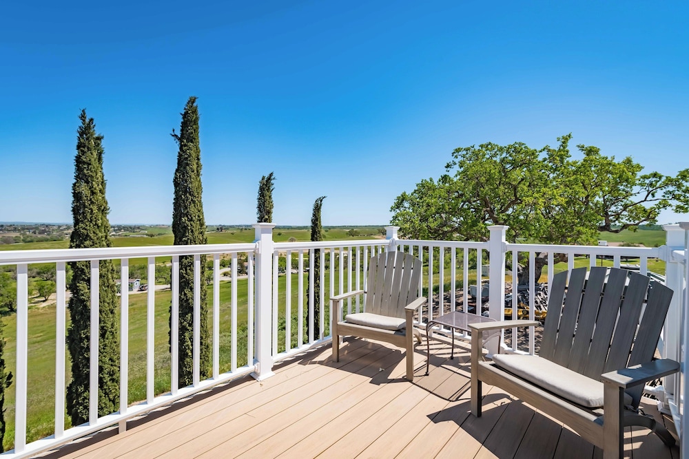 Hidden Acre Vineyard Estate