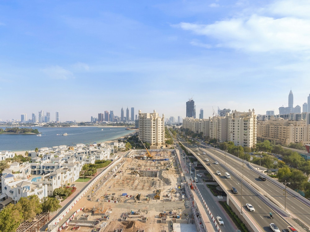 Short-stay at Al Haseer - 4 Beds Palm Holiday Apt
