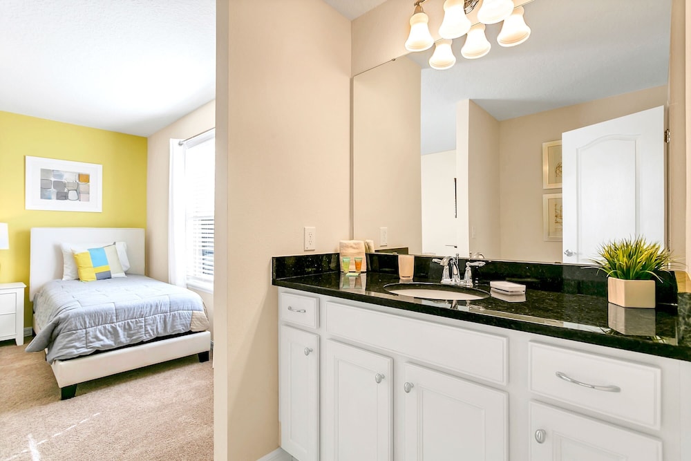 Upstay - Theater Games Sleeps 16 Pool