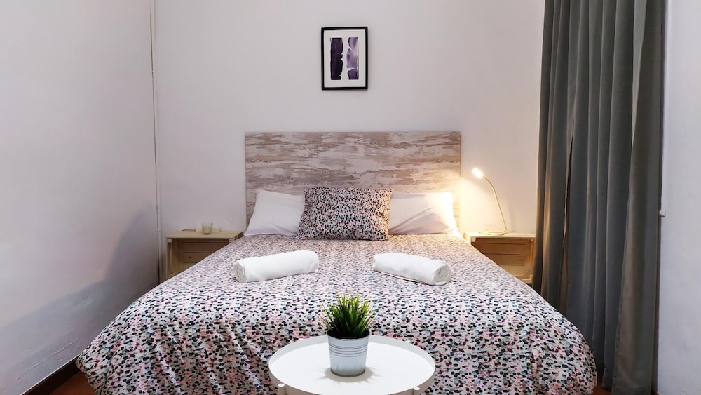 V Barcelona Hostal