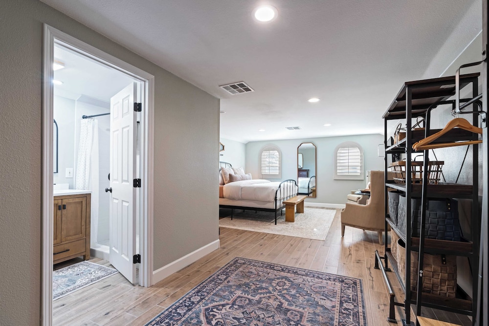 41 Palms Estate by Avantstay Indoor Pickleball, Pool, Hot Tub, Outdoor Kitchen