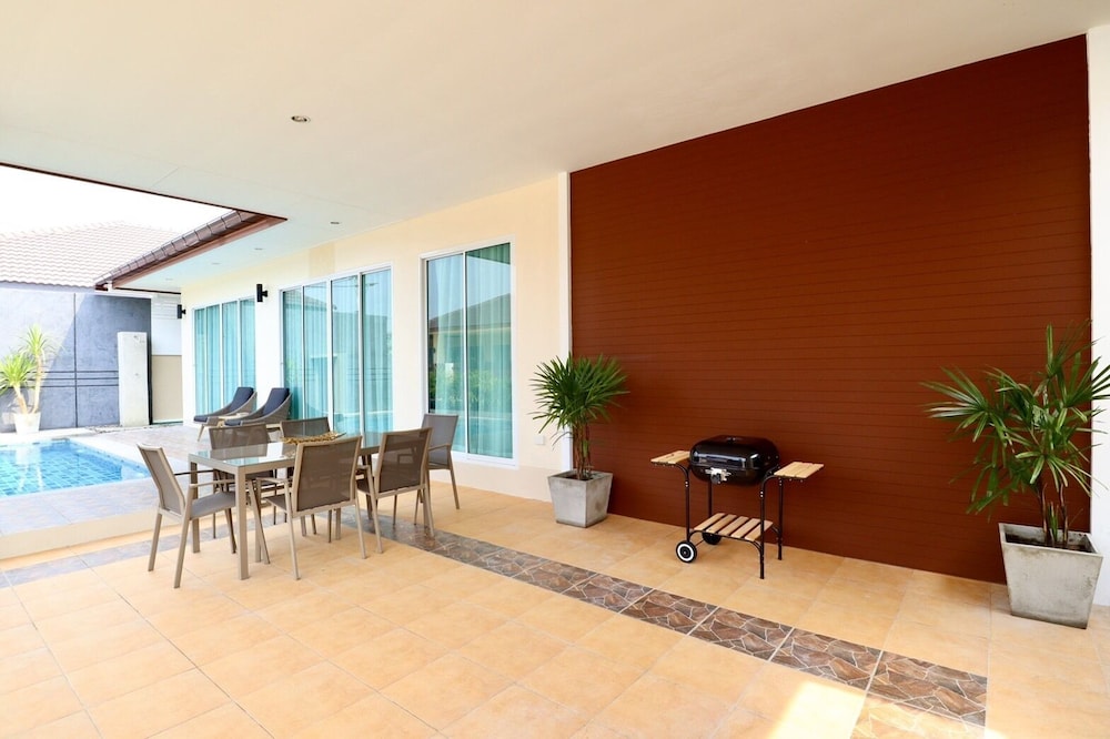 Luxury Pool Villa A10 view 4