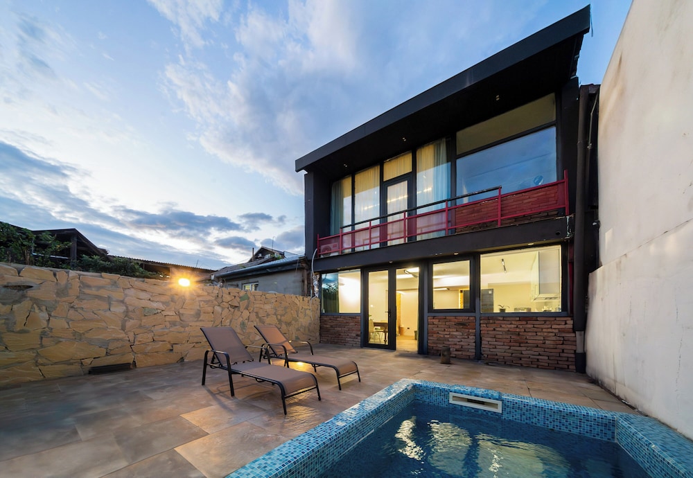 Niabi 3BDR Villa with pool