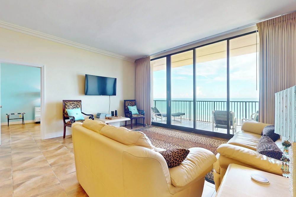 3BR Gulf View Pentouse w/ Pool - Steps to Shore