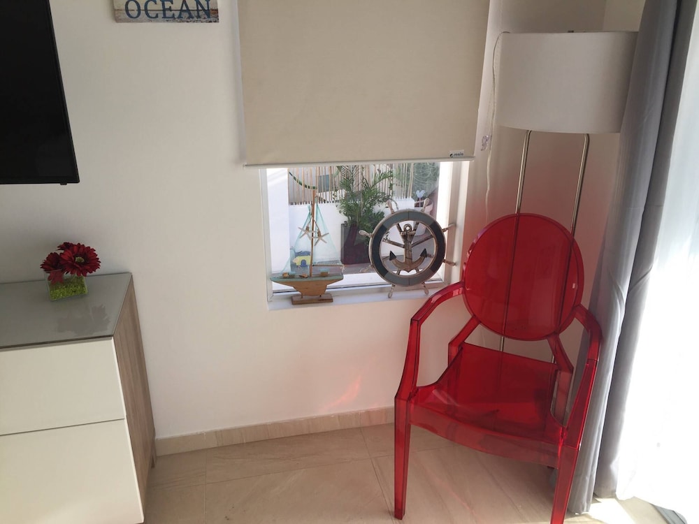 New Fantastic Apartment near Palm Beach view 4