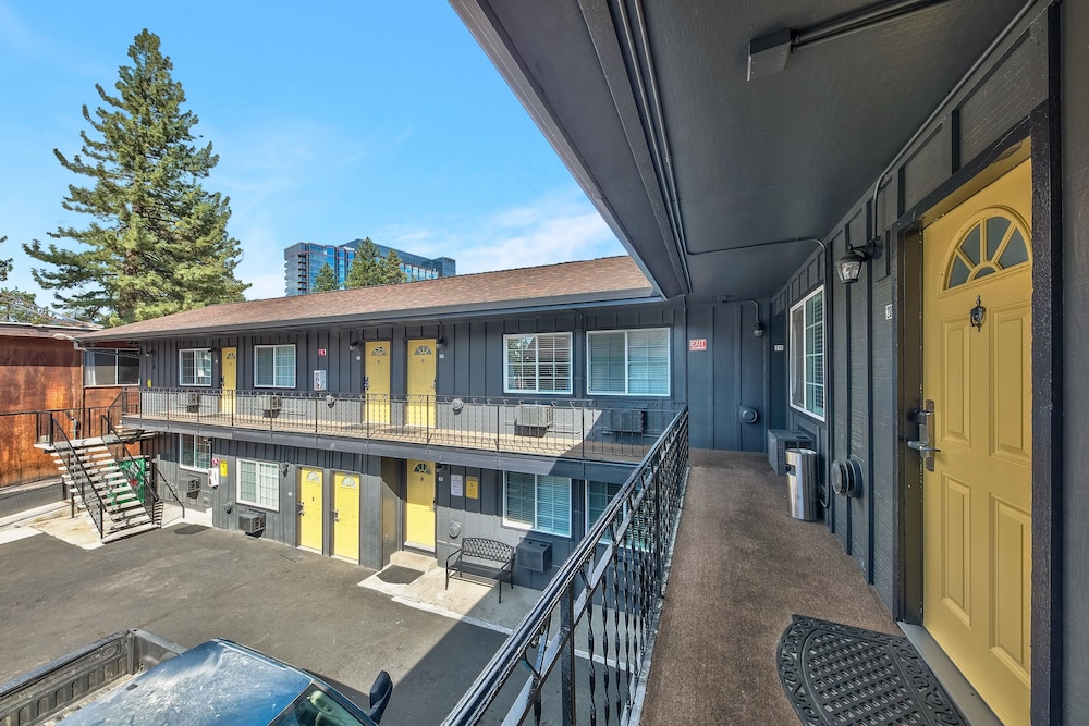 Lake Tahoe Vacations - Lake Ridge Hotel - Property Image 15