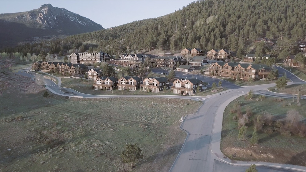 Marys Lake Lodge Mountain Resort and Condos