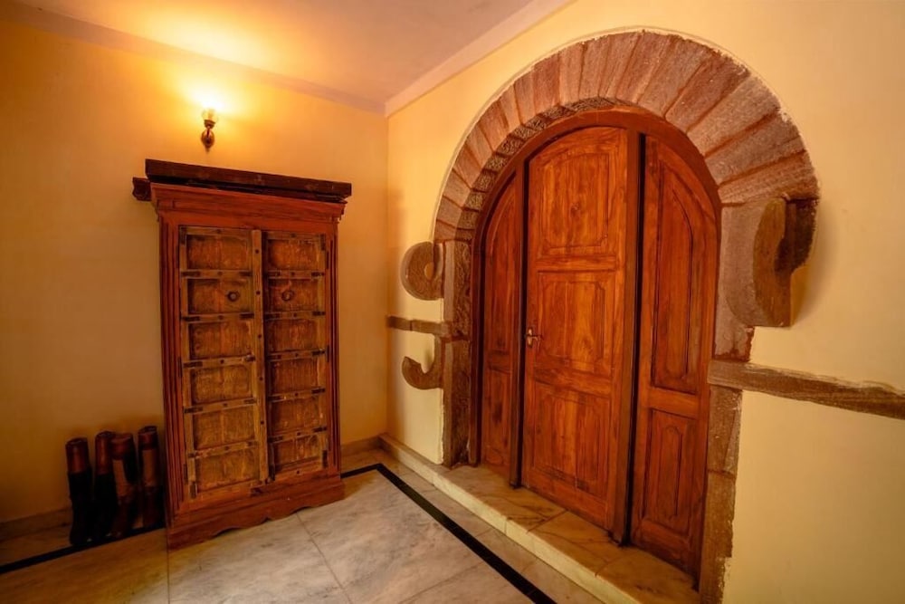 Chandelao Garh Hotel