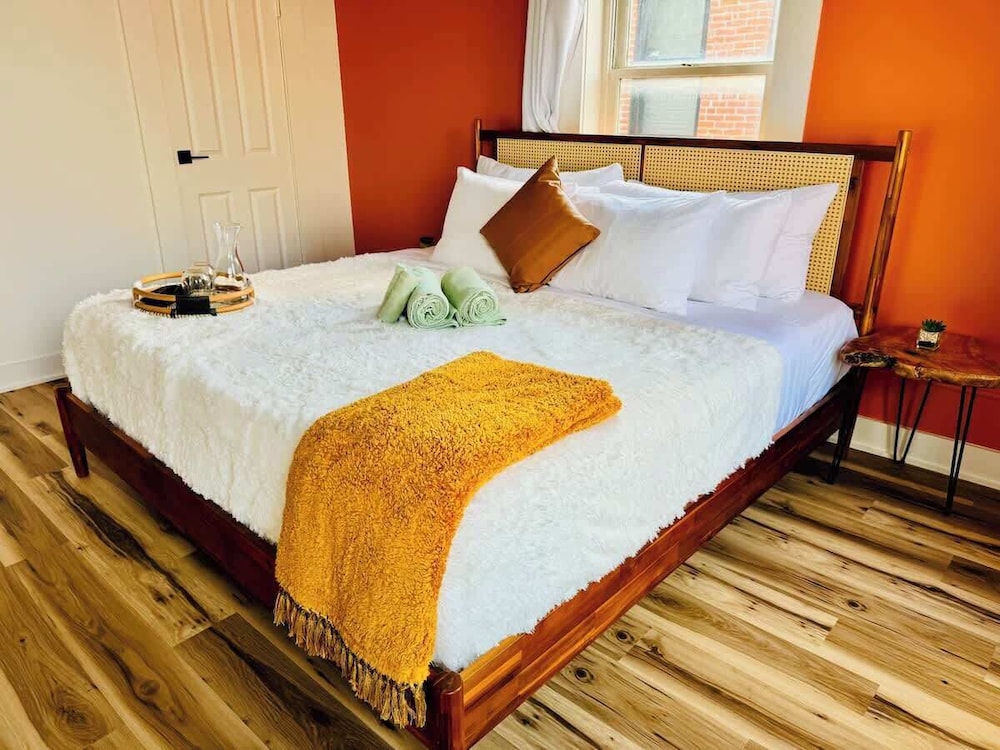 Jungle House Downtown Columbus – Modern Boutique Suites