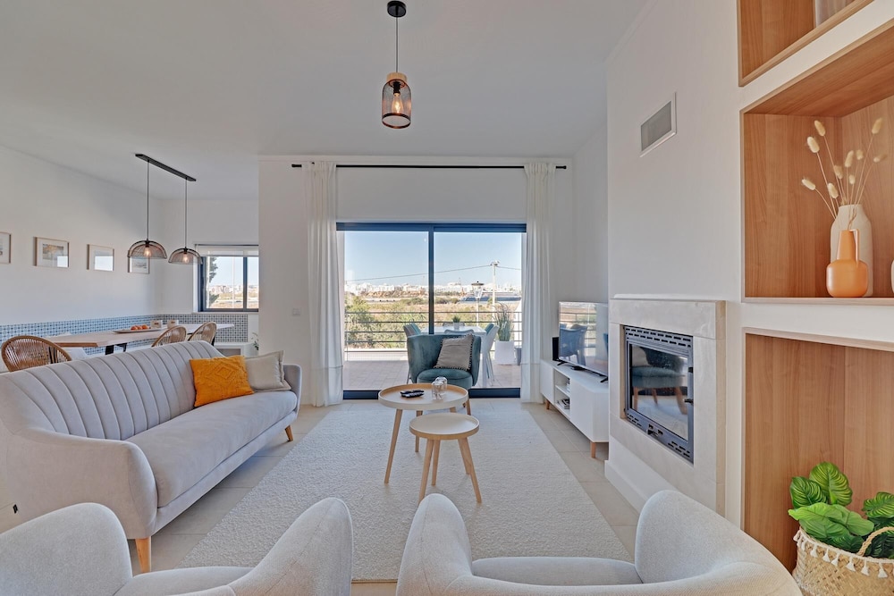 Casa Ferraguido by Portucasa view 4