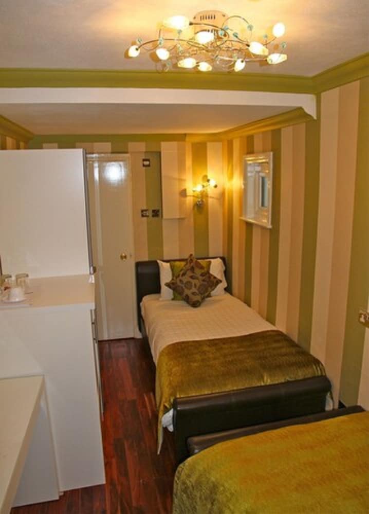 Crompton Guest House 3