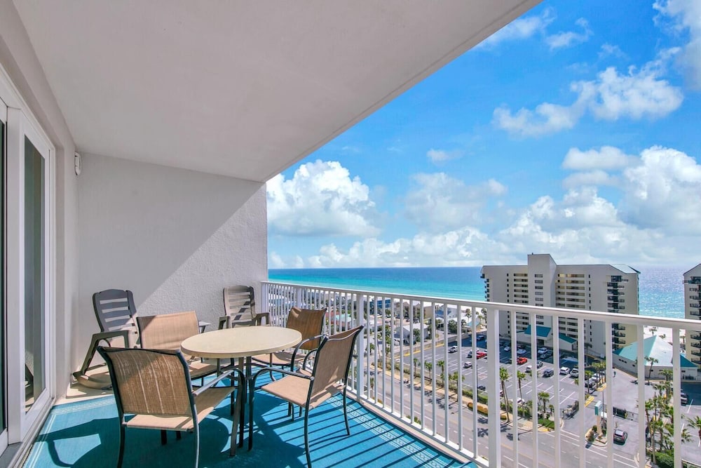 Laketown Wharf 1116