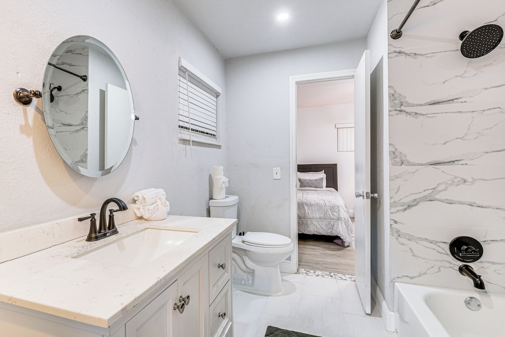 3 Mi to Hard Rock Stadium: Cozy Home w/ Patio