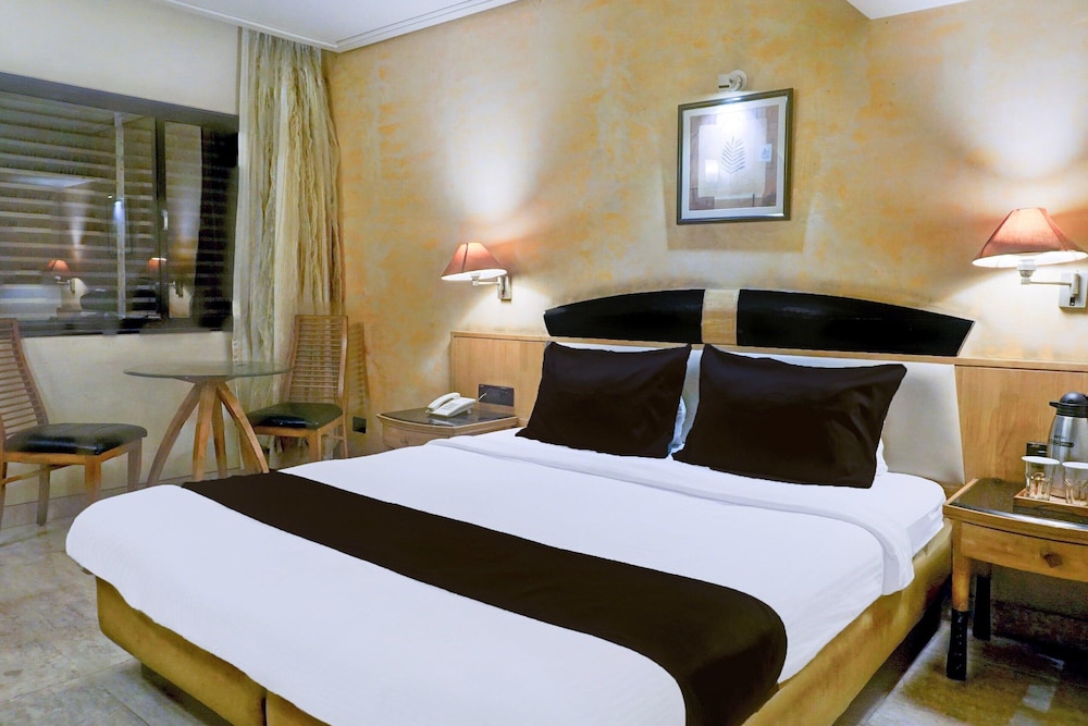 Premium Room Near Pataleshwar Temple, Pune
