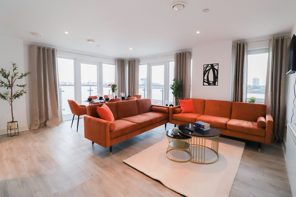 Stunning Riverside Apartment