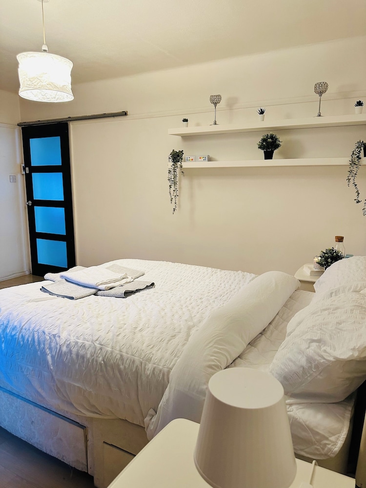 Immaculate 3-bed Apartment in London