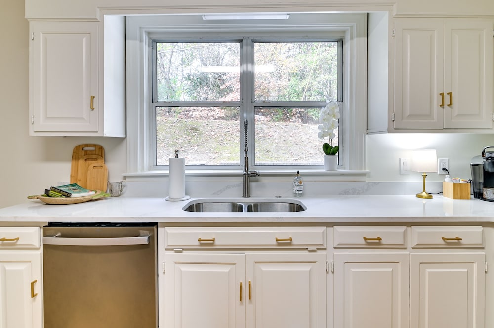 Oxford Vacations - Centrally Located Home  Steps to Oxford Square! - Property Image 10