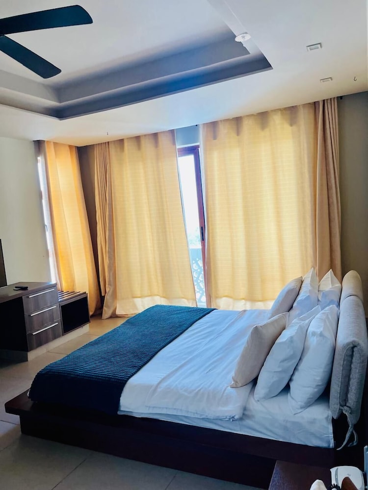 Luxury Oceanline Apartments-Shaza.