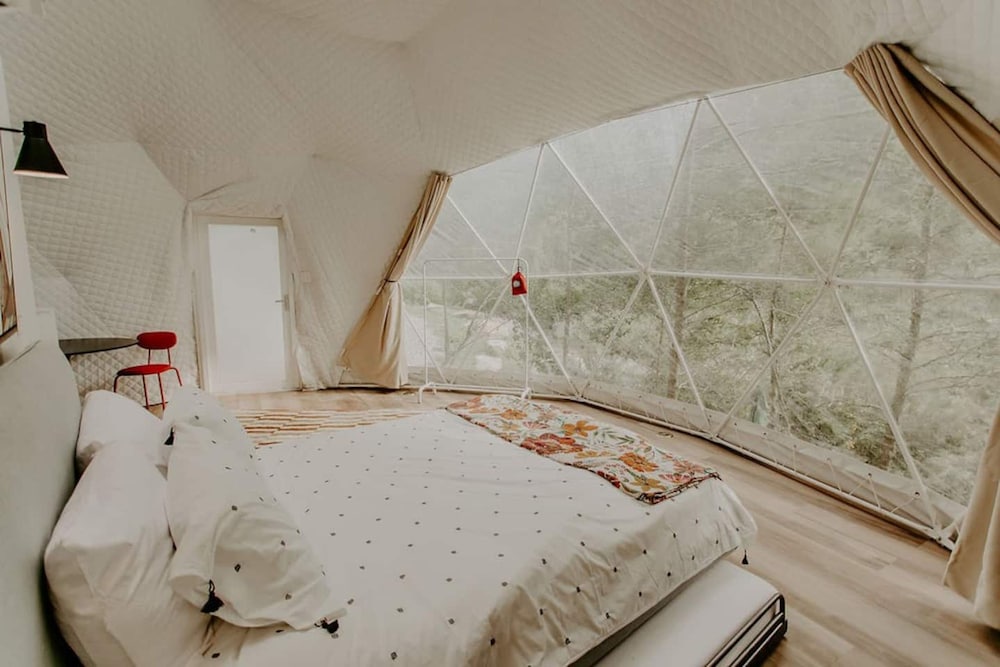 Whispering Waters Dome Getaway